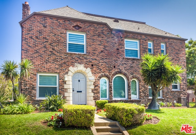 property at 5245 San Vicente Blvd