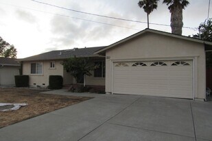 6907 Langmuir Ln in Dublin, CA - Building Photo
