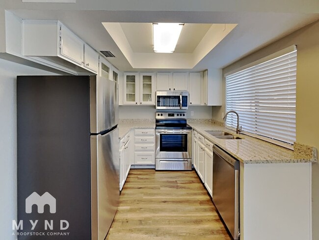 5029 N 71st Ave in Glendale, AZ - Foto de edificio - Building Photo