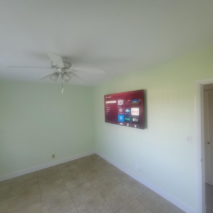 941 Crystal Lake Dr in Pompano Beach, FL - Building Photo