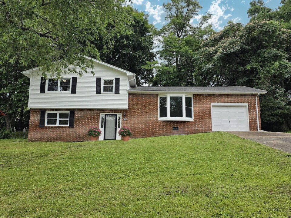 2809 Brett Rd NW in Huntsville, AL - Foto de edificio