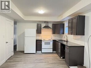 658 Caron Ave in Windsor, ON - Building Photo - Building Photo