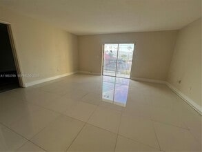 5731 NW 37th St in Virginia Gardens, FL - Foto de edificio - Building Photo