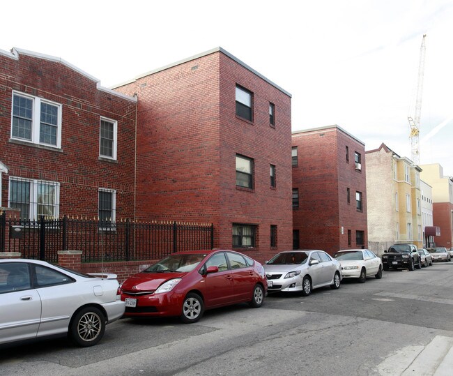 636 Newton Pl NW in Washington, DC - Building Photo - Building Photo