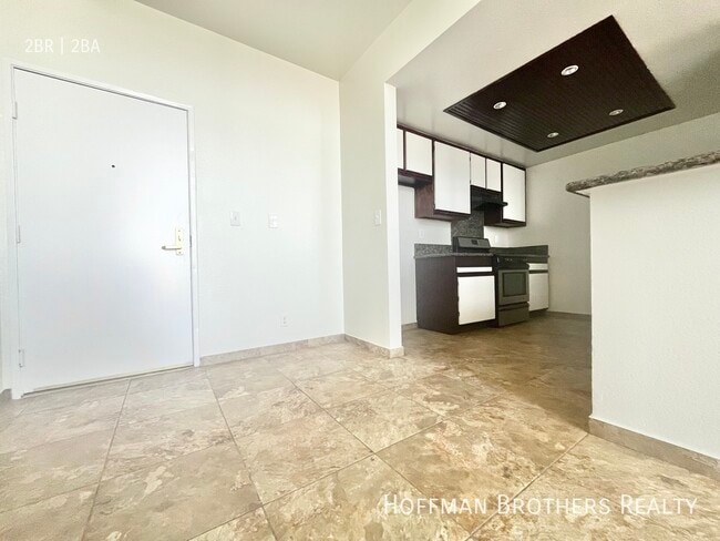 945 Serrano Ave in Los Angeles, CA - Foto de edificio - Building Photo