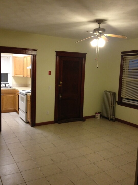 123 Fifth St, Unit 1st Floor in East Providence, RI - Building Photo
