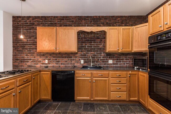 4435 Sansom St in Philadelphia, PA - Building Photo - Building Photo