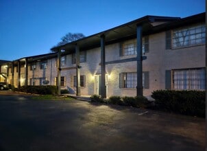 Forest Villas in Forest Park, GA - Building Photo - Building Photo