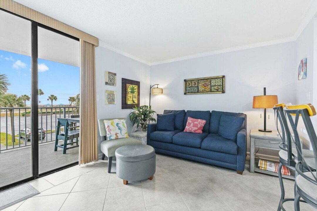 1832 W Beach Blvd in Gulf Shores, AL - Foto de edificio