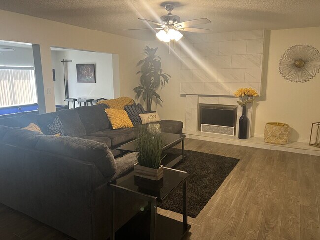 4329 Mark Ave in Las Vegas, NV - Building Photo - Building Photo