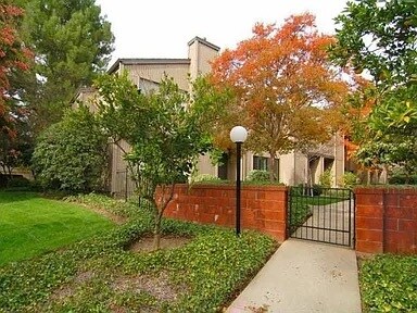 407 W Walnut St in Pasadena, CA - Building Photo