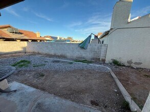 8256 Abercrombe Way in Las Vegas, NV - Building Photo - Building Photo