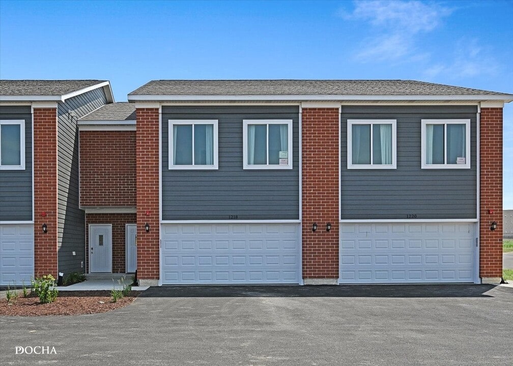 1234 Gillespie Ln in Yorkville, IL - Building Photo