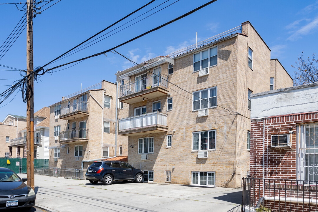 1369 Bay Ridge Ave in Brooklyn, NY - Foto de edificio