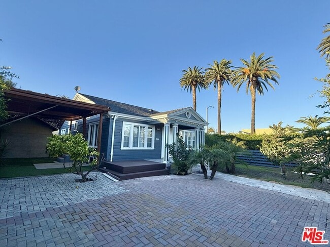 2701 S Harcourt Ave in Los Angeles, CA - Building Photo - Building Photo