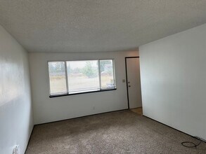 1264 R St in Springfield, OR - Foto de edificio - Building Photo