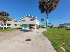 16607 Henry Morgan Rd in Jamaica Beach, TX - Building Photo