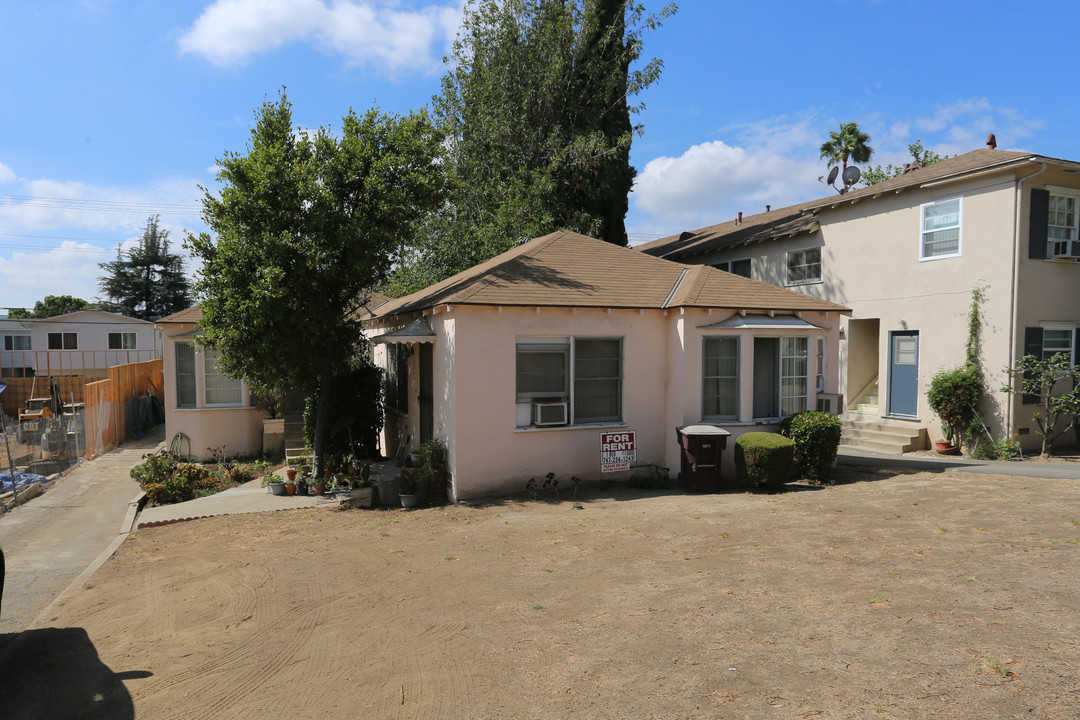 522 Glenwood Rd in Glendale, CA - Building Photo