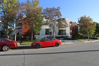 829 E Maple St in Glendale, CA - Building Photo - Building Photo