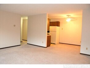 2630 Pleasant Avenue, Unit 303 in Minneapolis, MN - Foto de edificio - Building Photo