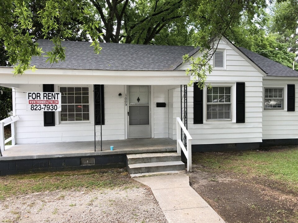 1005 W St James St in Tarboro, NC - Building Photo