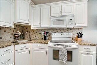 7330 Estero Blvd in Fort Myers Beach, FL - Foto de edificio - Building Photo