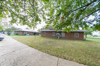 Good Shepherd Apartments in Versailles, MO - Building Photo - Building Photo