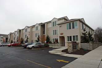 Evergreen Place Apartments in Portland, OR - Building Photo - Building Photo