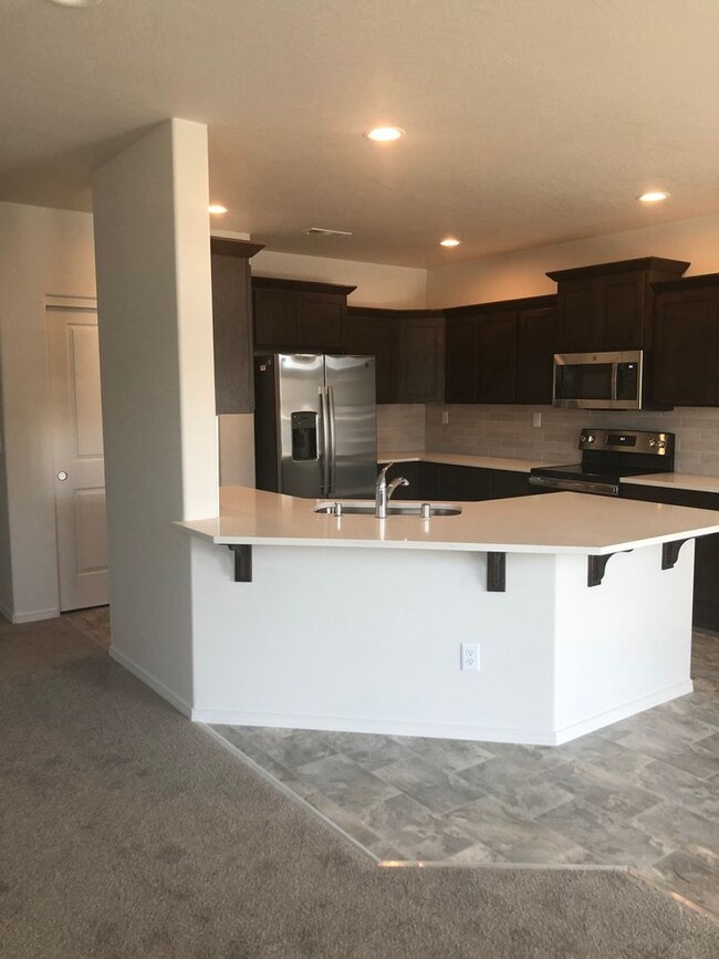 749 N Doumit Dr in Moses Lake, WA - Building Photo - Building Photo