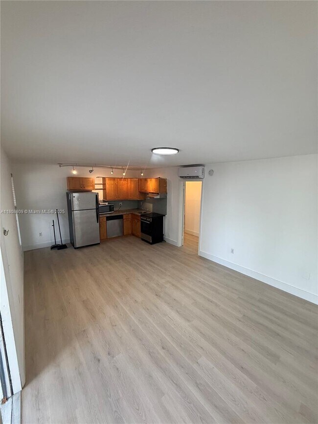 3071 SW 27th Ave in Miami, FL - Building Photo - Building Photo