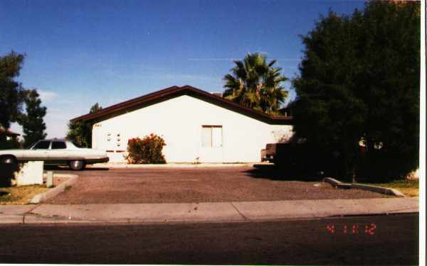 2848 E Capri in Mesa, AZ - Foto de edificio