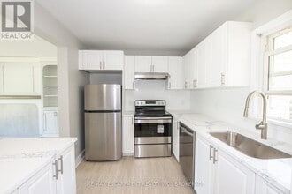 21 Brisbane Glen in St Catharines, ON - Building Photo - Building Photo