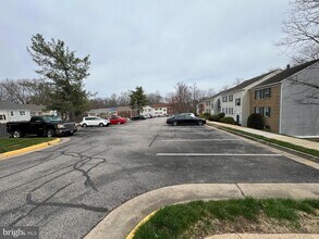 12211 Stevenson Ct, Unit 12211 in Woodbridge, VA - Foto de edificio - Building Photo