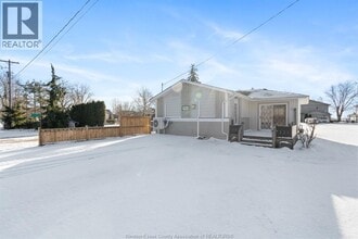 1752 Erie Ave in Amherstburg, ON - Building Photo - Building Photo