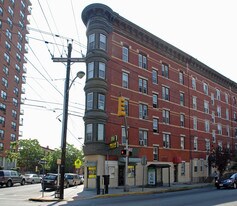 316-318 Paterson Plank Rd in Union City, NJ - Building Photo