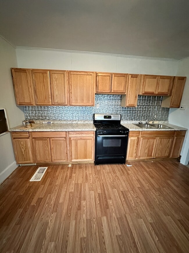 13 Lawrence St, Unit 1