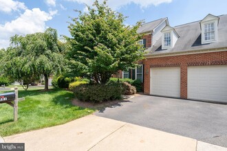 4481 Shady Point Pl in Chantilly, VA - Building Photo - Building Photo