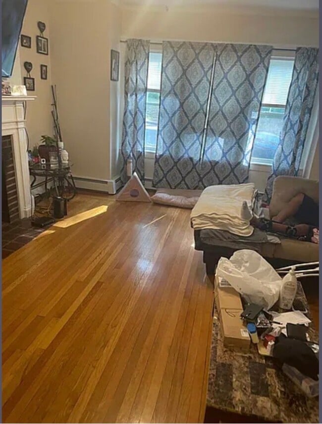 34 Marble St, Unit 1 in Worcester, MA - Building Photo - Building Photo