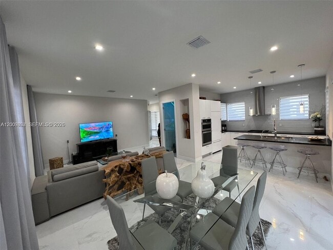 8253 NW 47th Ln in Doral, FL - Building Photo - Building Photo
