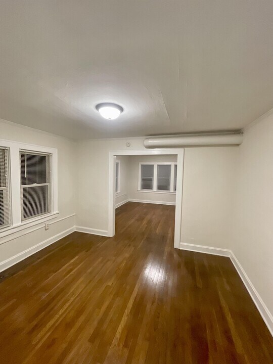 4240 Holly St, Unit 2N in Kansas City, MO - Building Photo