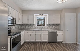 519 Colbarn Ct in Fishers, IN - Building Photo - Building Photo