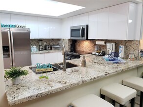 17375 Collins Ave, Unit 906 in Sunny Isles Beach, FL - Building Photo - Building Photo