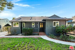 749 N Niagara St in Burbank, CA - Building Photo