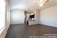 607 Ashers Pl in Seguin, TX - Foto de edificio - Building Photo