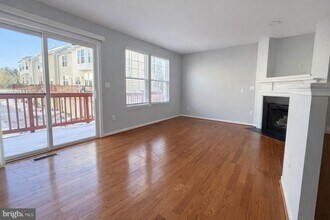 46212 Wales Terrace in Sterling, VA - Building Photo - Building Photo