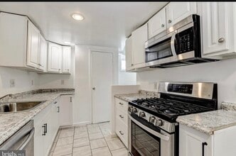 4506 Furley Ave, Unit 2 in Baltimore, MD - Foto de edificio - Building Photo