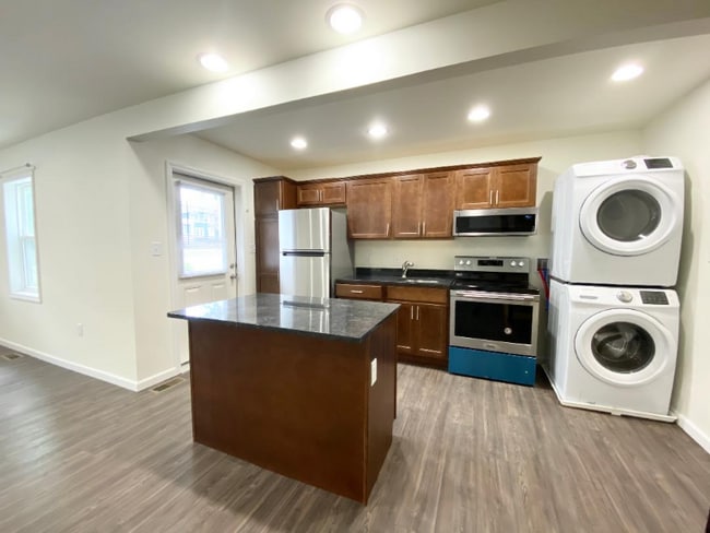 945 Poplar Ave in Danville, PA - Building Photo - Building Photo