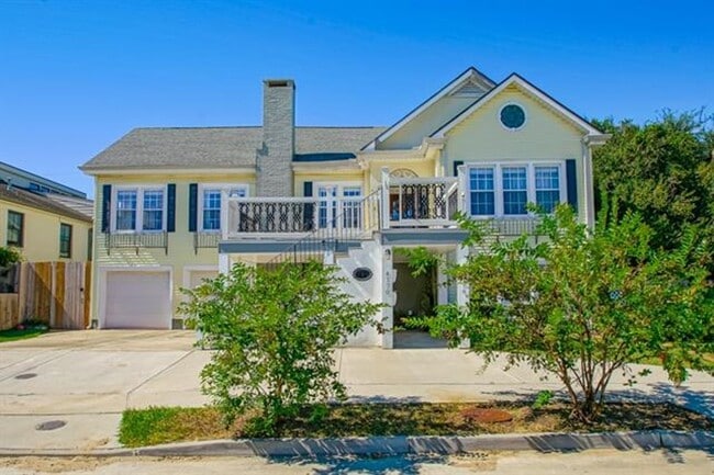 property at 4176 Vincennes Pl