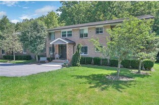 19 Barnett Dr in Monroe, NY - Building Photo