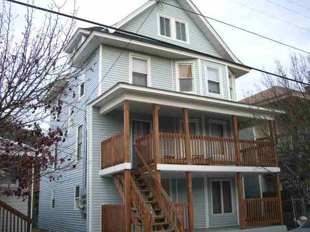 121 W Poplar Ave in Wildwood, NJ - Building Photo